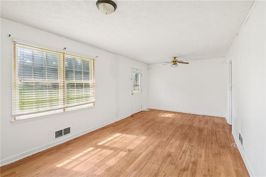 3 bedroom, 2 bathroom, 2,204 sq ft single family residence for sale at 4773 Bell Circle, Conyers, GA 30094 — photo 6
