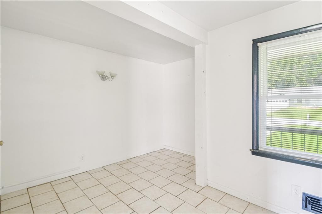 3 bedroom, 2 bathroom, 2,204 sq ft single family residence for sale at 4773 Bell Circle, Conyers, GA 30094 — photo 7