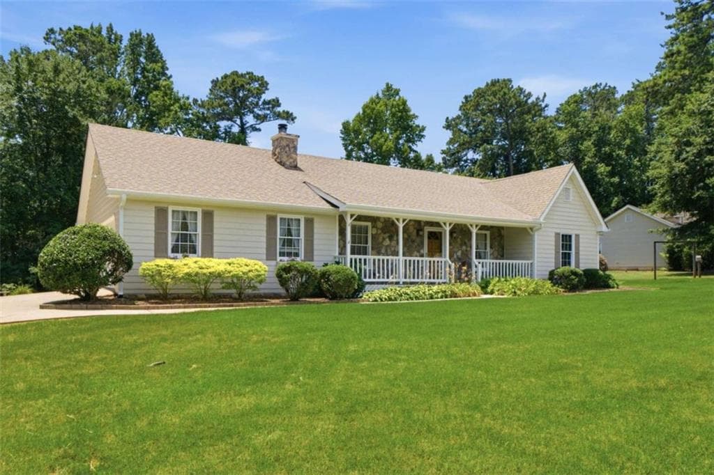 3 bedroom, 2 bathroom, 1,622 sq ft single family residence for sale at 230 Pine Tree Lane, Mcdonough, GA 30252 — photo 3