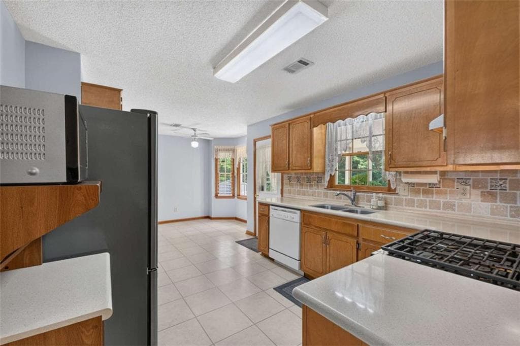 3 bedroom, 2 bathroom, 1,622 sq ft single family residence for sale at 230 Pine Tree Lane, Mcdonough, GA 30252 — photo 10