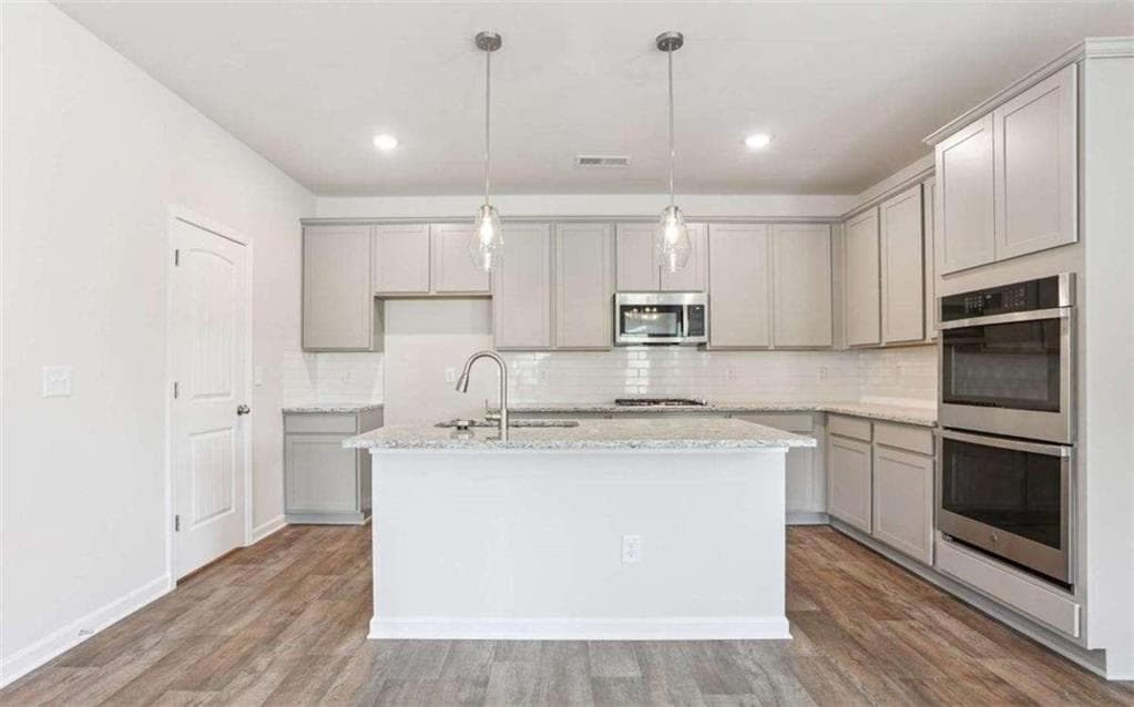4 bedroom, 3 bathroom, 2,000 sq ft single family residence under contract at 476 Orwell Drive, Social Circle, GA 30025 — photo 2