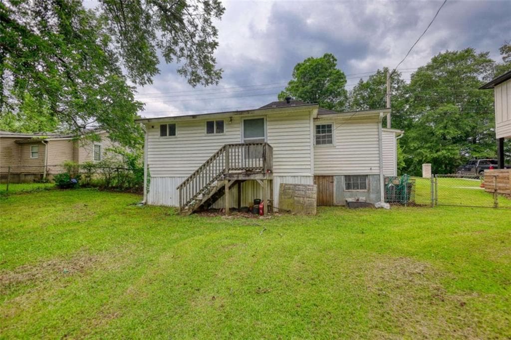 3 bedroom, 1 bathroom, 1,128 sq ft single family residence for sale at 250 Bona Rd, Buford, GA 30518 — photo 3