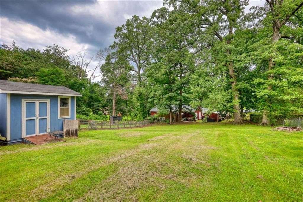 3 bedroom, 1 bathroom, 1,128 sq ft single family residence for sale at 250 Bona Rd, Buford, GA 30518 — photo 6