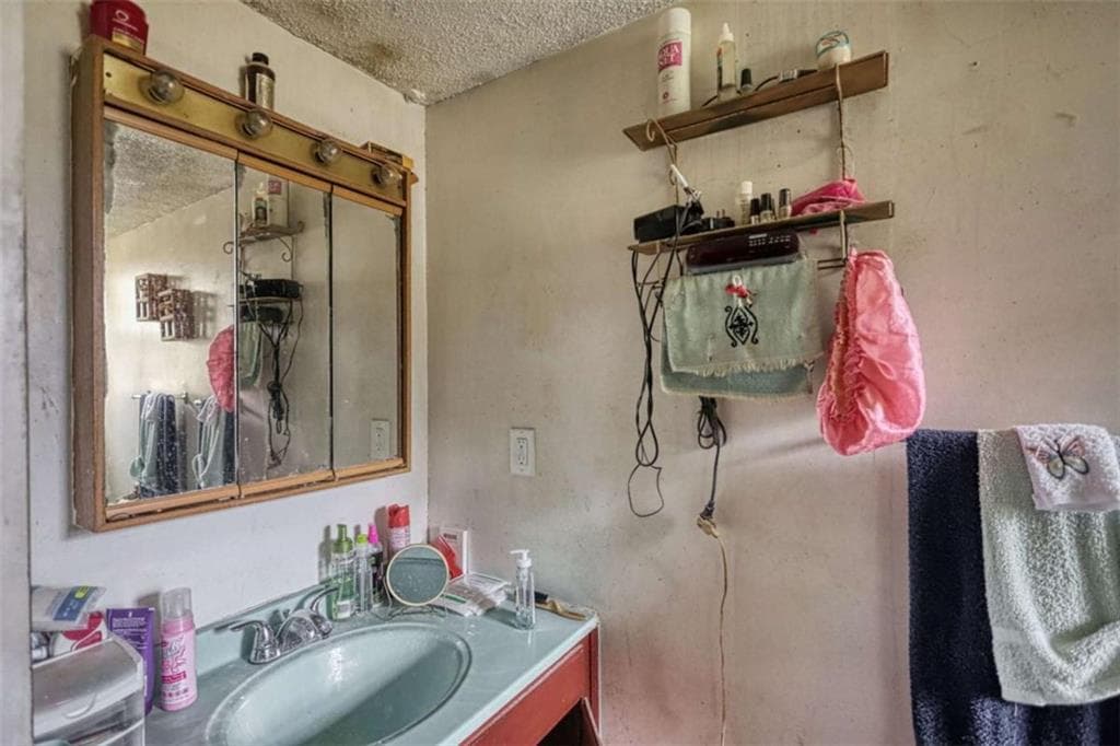 3 bedroom, 1 bathroom, 1,128 sq ft single family residence for sale at 250 Bona Rd, Buford, GA 30518 — photo 10