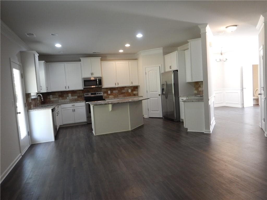 4 bedroom, 3 bathroom, 2,288 sq ft single family residence for rent at 720 Country Ridge Drive, Hoschton, GA 30548 for $2,225 a month — photo 4