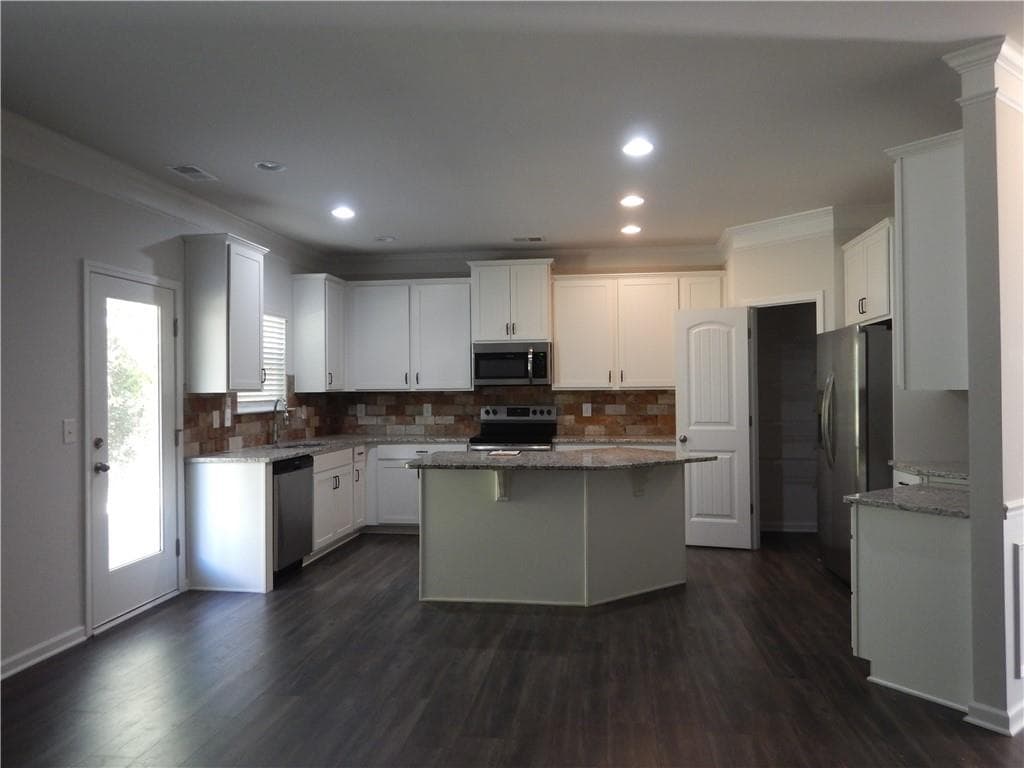 4 bedroom, 3 bathroom, 2,288 sq ft single family residence for rent at 720 Country Ridge Drive, Hoschton, GA 30548 for $2,225 a month — photo 5