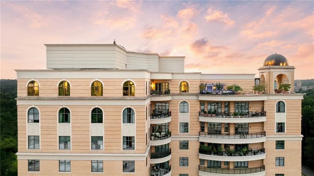 3 bedroom, 3 bathroom, 3,983 sq ft condominium for sale at 3286 Northside Parkway PH2, Atlanta, GA 30327