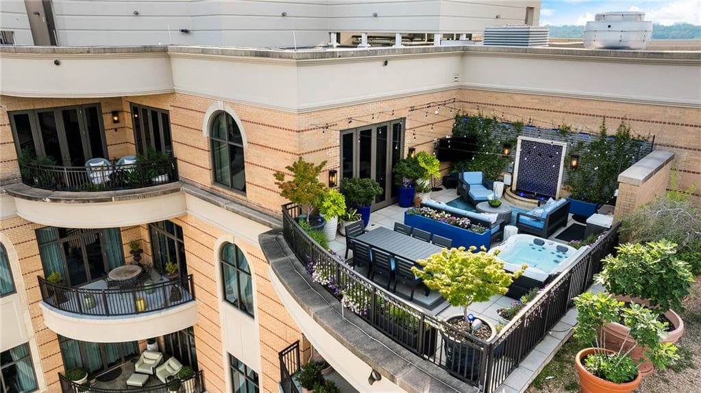 3 bedroom, 3 bathroom, 3,983 sq ft condominium for sale at 3286 Northside Parkway PH2, Atlanta, GA 30327 — photo 2