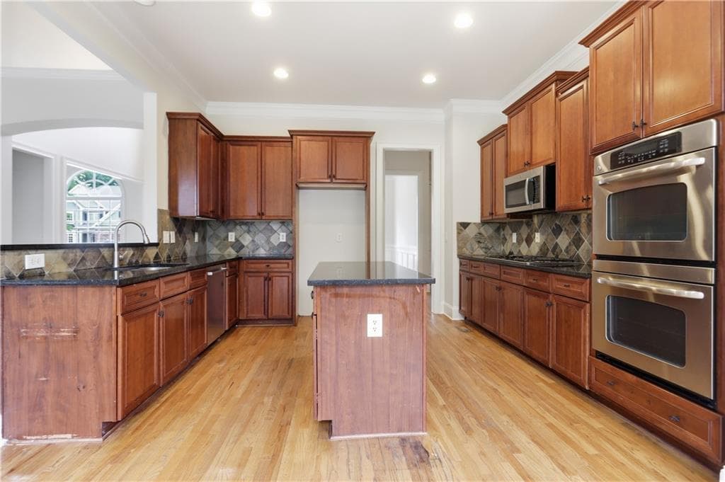 8 bedroom, 5 bathroom, 5,151 sq ft single family residence under contract at 5085 Arcanum Place, Cumming, GA 30040 — photo 2