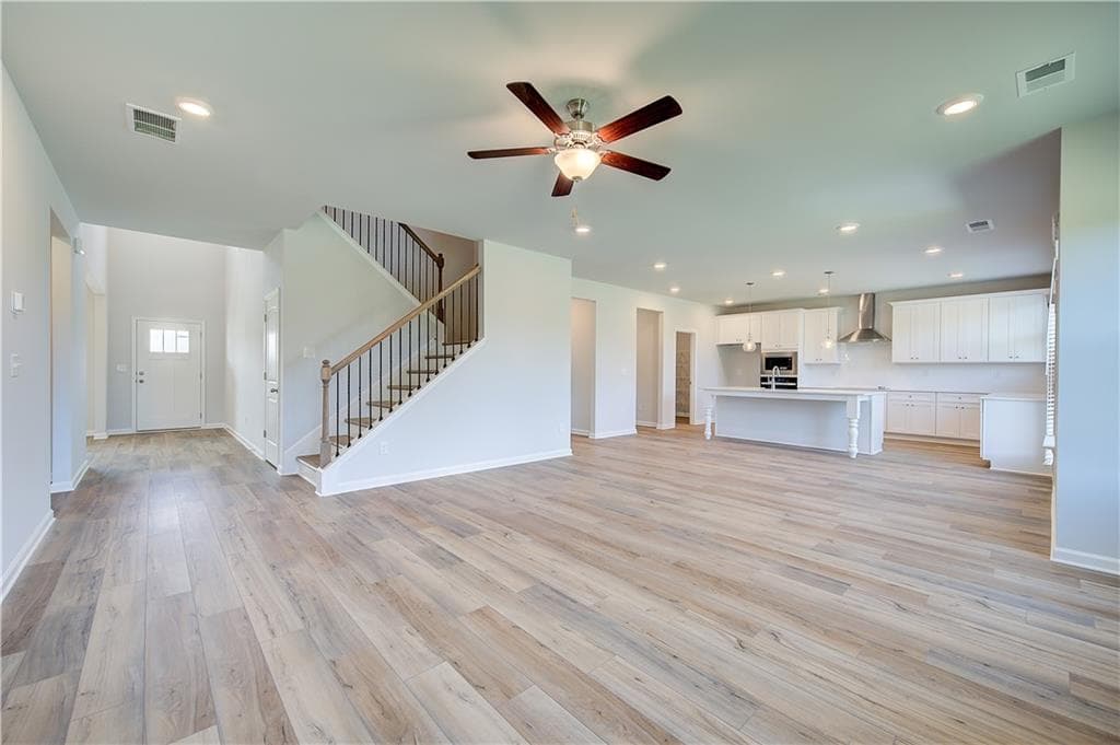 5 bedroom, 3 bathroom, 3,148 sq ft single family residence under contract at 2566 Cadenza Circle, Dacula, GA 30019 — photo 9
