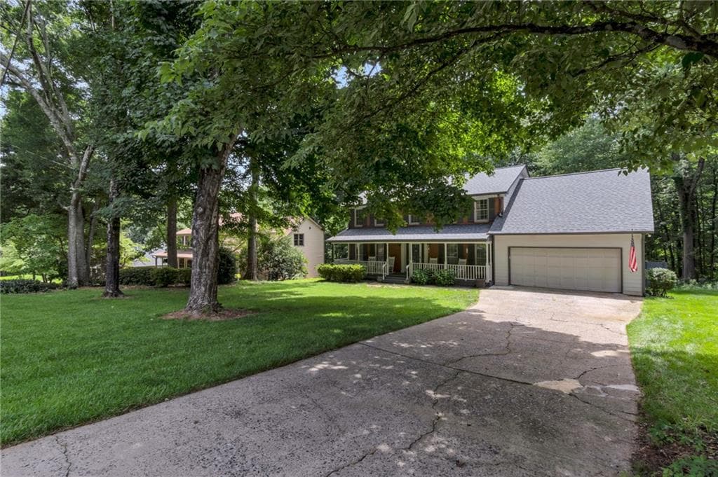 5 bedroom, 3 bathroom, 3,821 sq ft single family residence for sale at 385 Summerfield Drive, Alpharetta, GA 30022 — photo 2