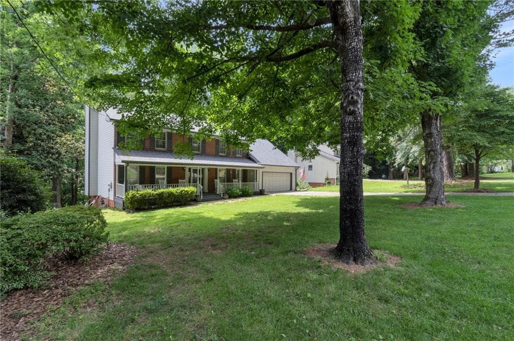 5 bedroom, 3 bathroom, 3,821 sq ft single family residence for sale at 385 Summerfield Drive, Alpharetta, GA 30022 — photo 3