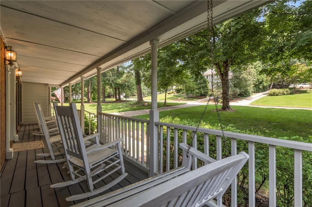 5 bedroom, 3 bathroom, 3,821 sq ft single family residence for sale at 385 Summerfield Drive, Alpharetta, GA 30022 — photo 4