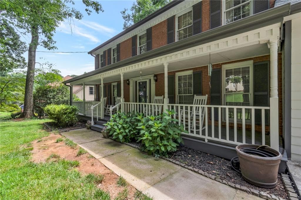 5 bedroom, 3 bathroom, 3,821 sq ft single family residence for sale at 385 Summerfield Drive, Alpharetta, GA 30022 — photo 5