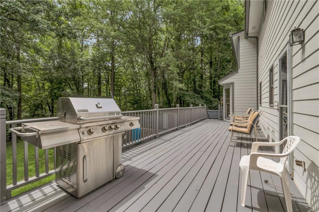 5 bedroom, 3 bathroom, 3,821 sq ft single family residence for sale at 385 Summerfield Drive, Alpharetta, GA 30022 — photo 6