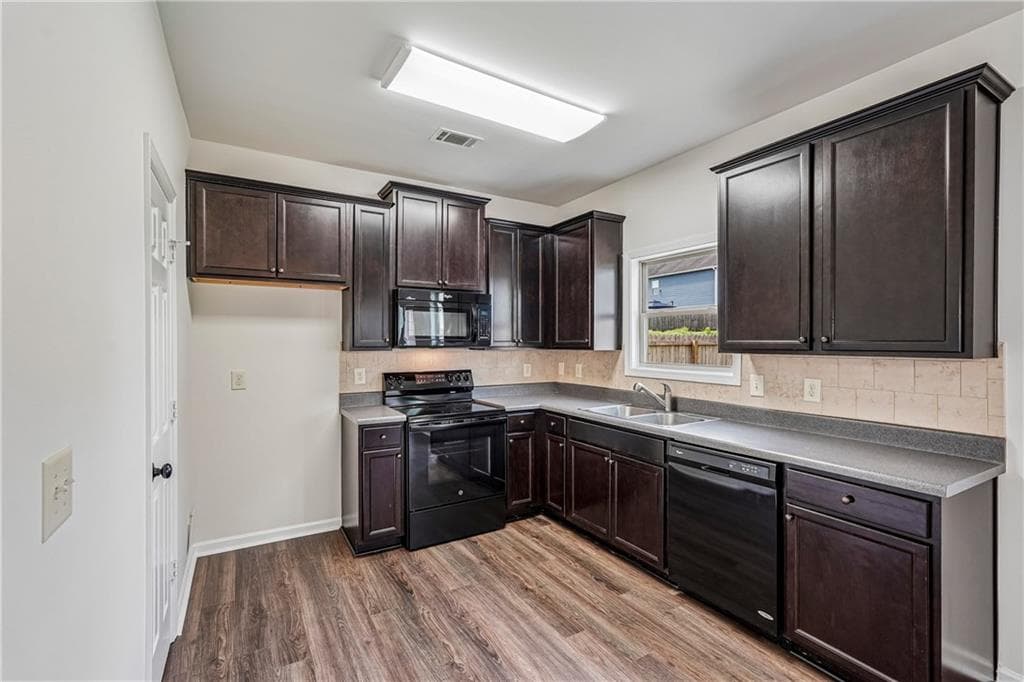 4 bedroom, 4 bathroom, 1,985 sq ft single family residence under contract at 1151 Glenwyck Drive, Braselton, GA 30517 — photo 2