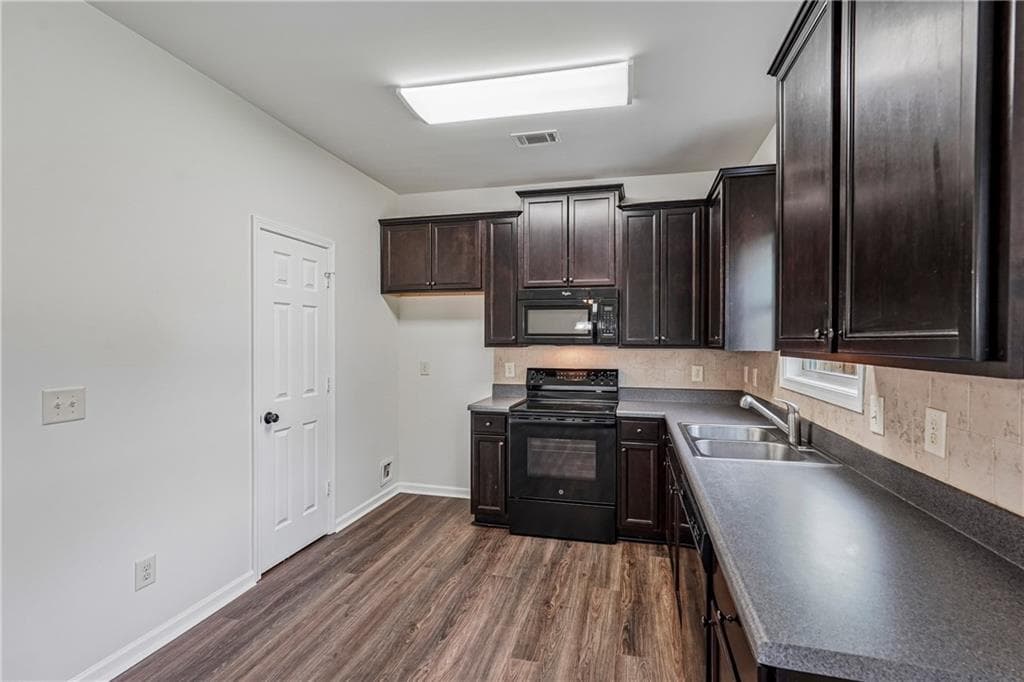 4 bedroom, 4 bathroom, 1,985 sq ft single family residence under contract at 1151 Glenwyck Drive, Braselton, GA 30517 — photo 6