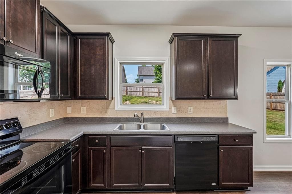 4 bedroom, 4 bathroom, 1,985 sq ft single family residence under contract at 1151 Glenwyck Drive, Braselton, GA 30517 — photo 7