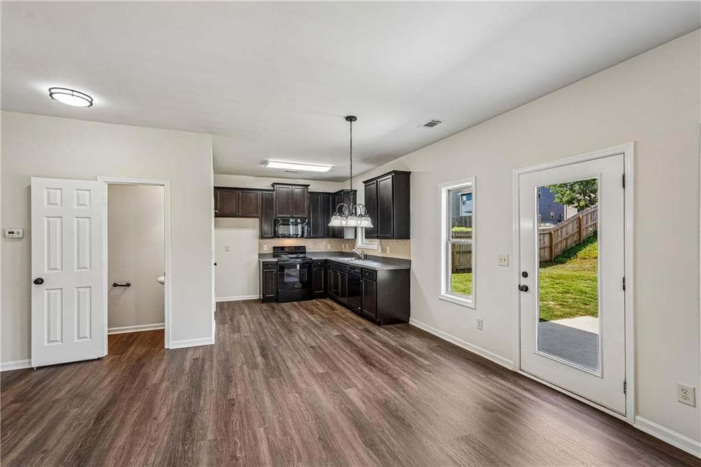 4 bedroom, 4 bathroom, 1,985 sq ft single family residence under contract at 1151 Glenwyck Drive, Braselton, GA 30517 — photo 10