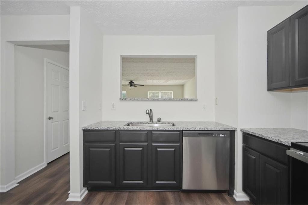 3 bedroom, 3 bathroom, 2,049 sq ft townhouse under contract at 1706 Redan, Lithonia, GA 30058 — photo 4
