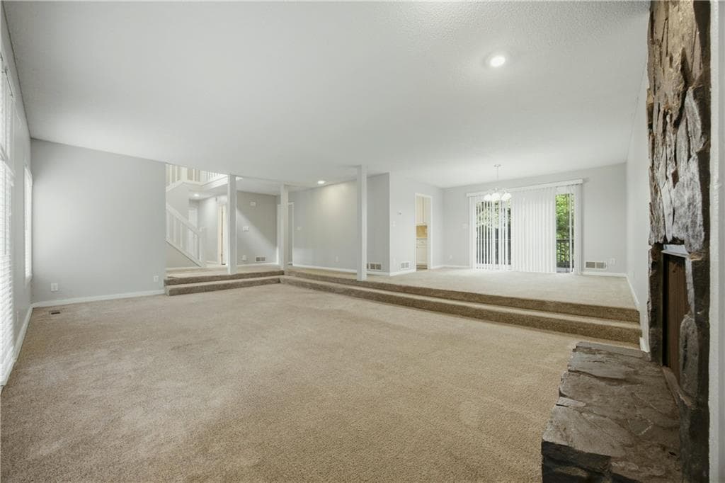 5 bedroom, 4 bathroom, 3,021 sq ft single family residence for sale at 10285 Timberstone Road, Alpharetta, GA 30022 — photo 2
