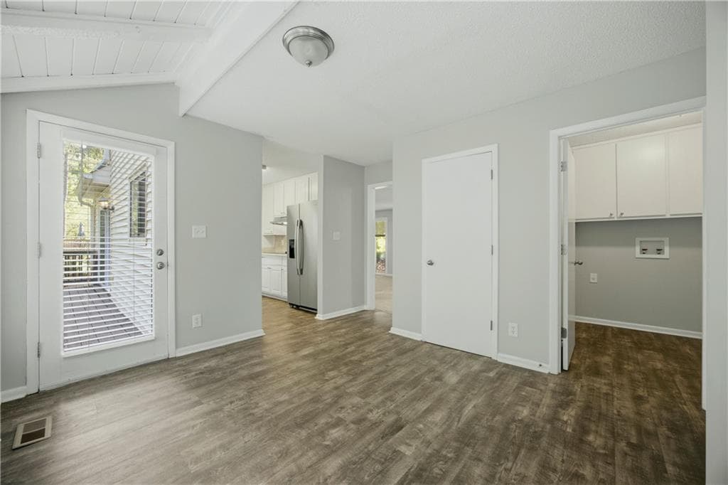 5 bedroom, 4 bathroom, 3,021 sq ft single family residence for sale at 10285 Timberstone Road, Alpharetta, GA 30022 — photo 5