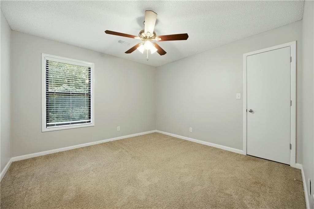5 bedroom, 4 bathroom, 3,021 sq ft single family residence for sale at 10285 Timberstone Road, Alpharetta, GA 30022 — photo 9