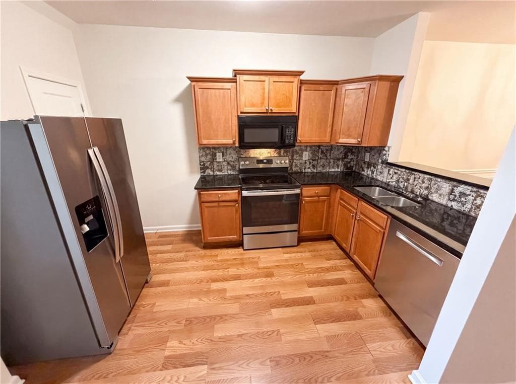 3 bedroom, 3 bathroom, 1,574 sq ft townhouse for sale at 2111 Ferentz Trace, Norcross, GA 30071 — photo 2