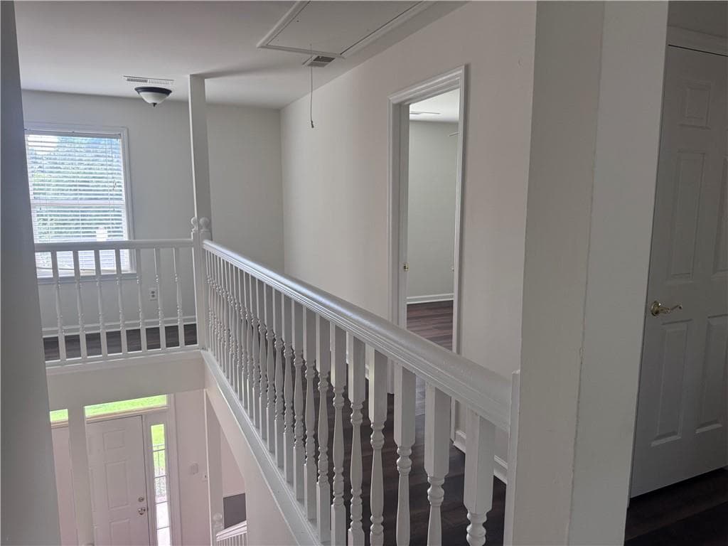 6 bedroom, 4 bathroom, 2,700 sq ft single family residence for rent at 10840 Willow Meadow Circle, Alpharetta, GA 30022 for $3,500 a month — photo 3