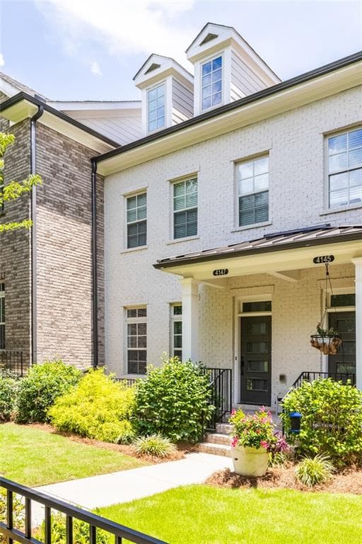 3 bedroom, 4 bathroom, 2,237 sq ft townhouse for sale at 4147 Township Parkway, Atlanta, GA 30342 — photo 2