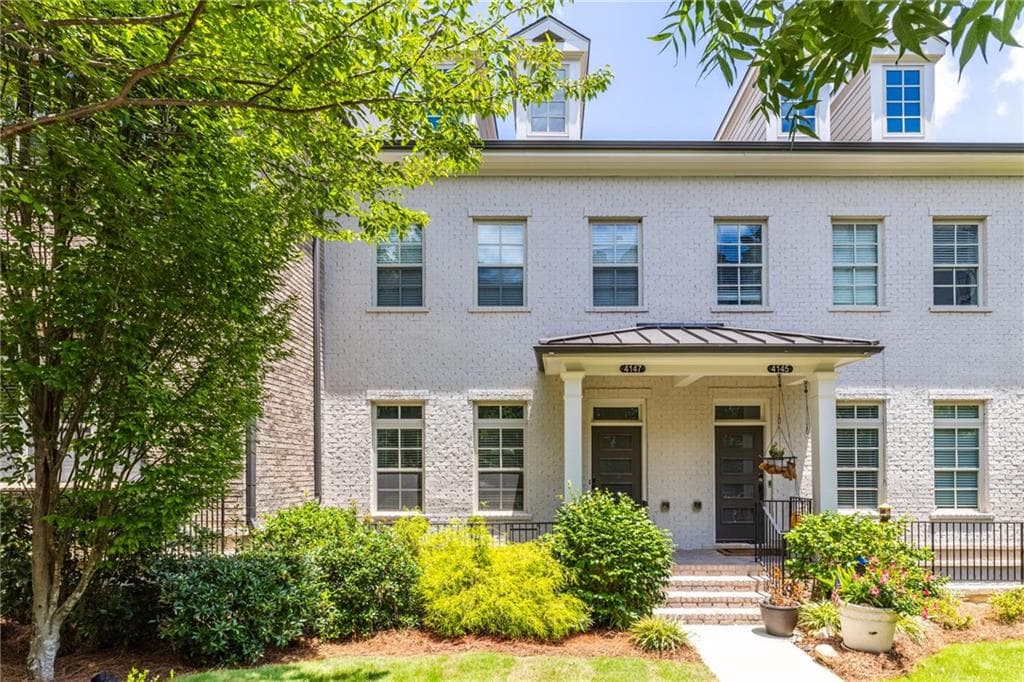 3 bedroom, 4 bathroom, 2,237 sq ft townhouse for sale at 4147 Township Parkway, Atlanta, GA 30342 — photo 3