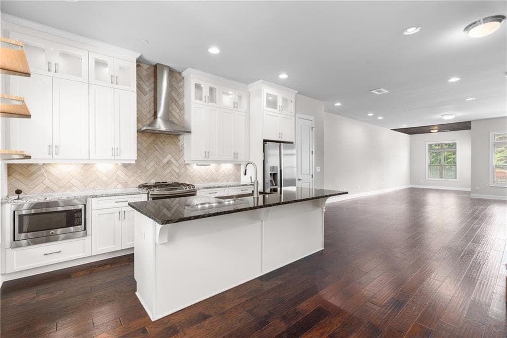3 bedroom, 4 bathroom, 2,237 sq ft townhouse for sale at 4147 Township Parkway, Atlanta, GA 30342 — photo 6