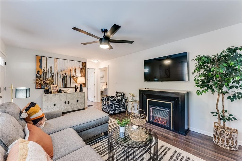 3 bedroom, 3 bathroom, 1,525 sq ft single family residence for sale at 946 Astor Avenue, Atlanta, GA 30310 — photo 3