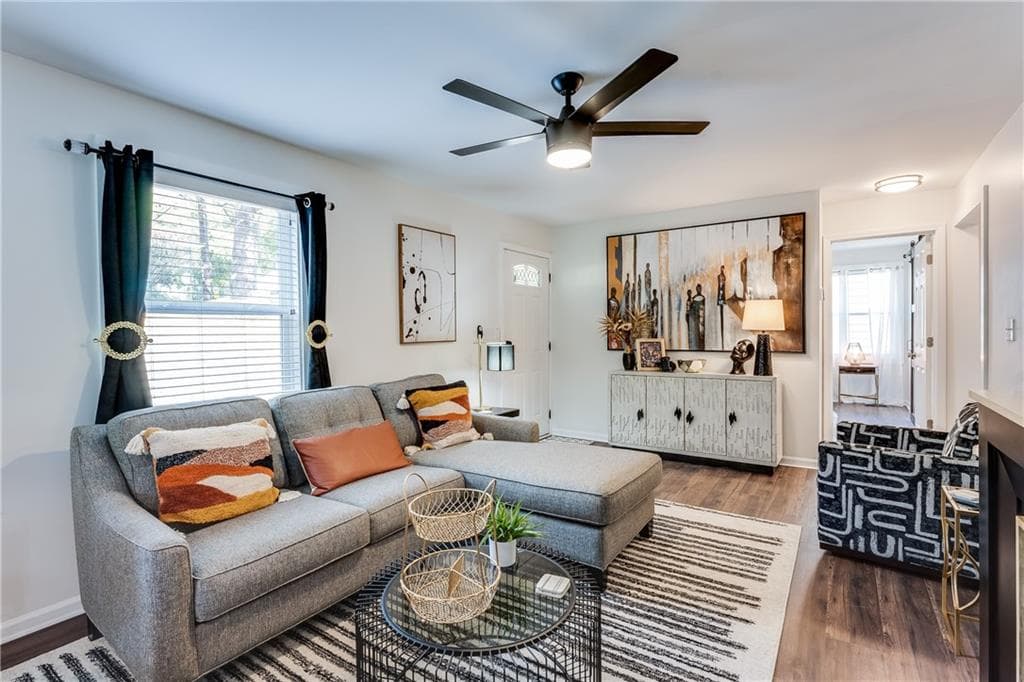 3 bedroom, 3 bathroom, 1,525 sq ft single family residence for sale at 946 Astor Avenue, Atlanta, GA 30310 — photo 4