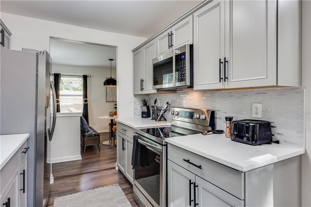 3 bedroom, 3 bathroom, 1,525 sq ft single family residence for sale at 946 Astor Avenue, Atlanta, GA 30310 — photo 9
