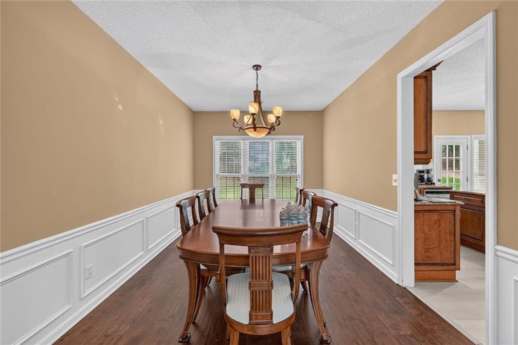 4 bedroom, 3 bathroom, 2,284 sq ft single family residence for sale at 11675 Crossington Road, Johns Creek, GA 30005 — photo 5