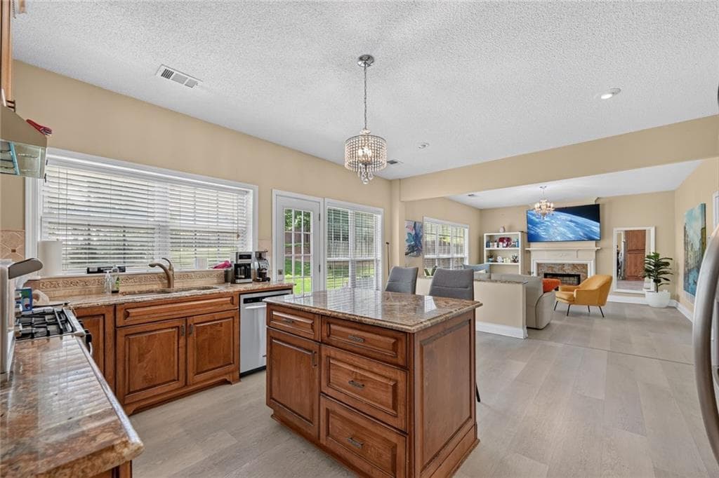 4 bedroom, 3 bathroom, 2,284 sq ft single family residence for sale at 11675 Crossington Road, Johns Creek, GA 30005 — photo 7