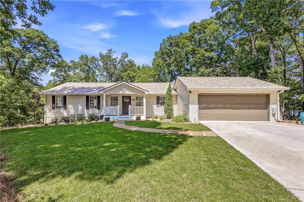 3 bedroom, 3 bathroom, 1,710 sq ft single family residence for sale at 3150 Edgewater Drive, Gainesville, GA 30501 — photo 7