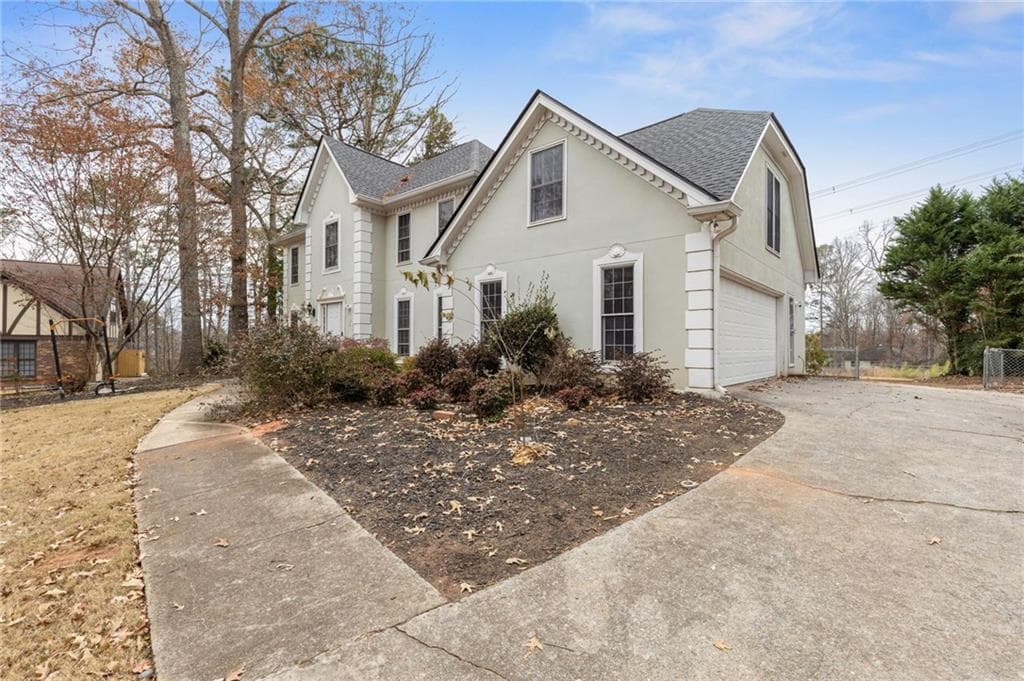 5 bedroom, 6 bathroom, 4,846 sq ft single family residence under contract at 808 Valbrook Court, Lilburn, GA 30047 — photo 2