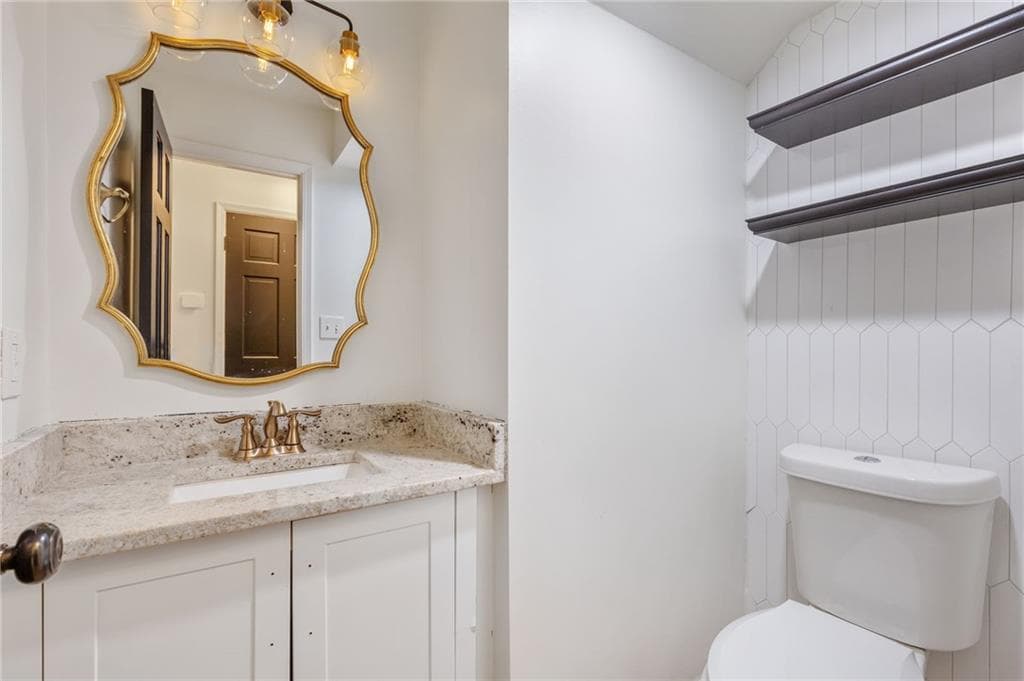 5 bedroom, 6 bathroom, 4,846 sq ft single family residence under contract at 808 Valbrook Court, Lilburn, GA 30047 — photo 6