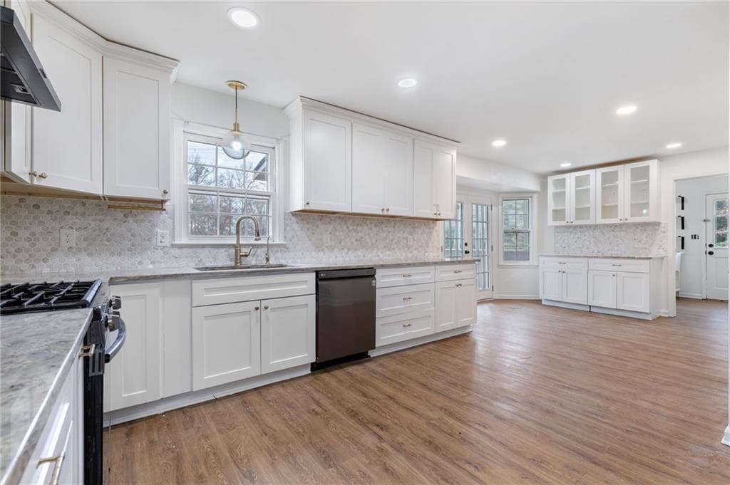 5 bedroom, 6 bathroom, 4,846 sq ft single family residence under contract at 808 Valbrook Court, Lilburn, GA 30047 — photo 7