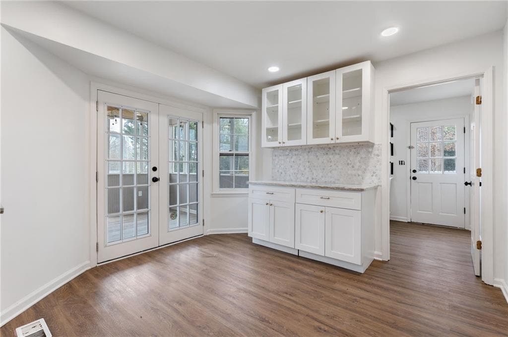 5 bedroom, 6 bathroom, 4,846 sq ft single family residence under contract at 808 Valbrook Court, Lilburn, GA 30047 — photo 9