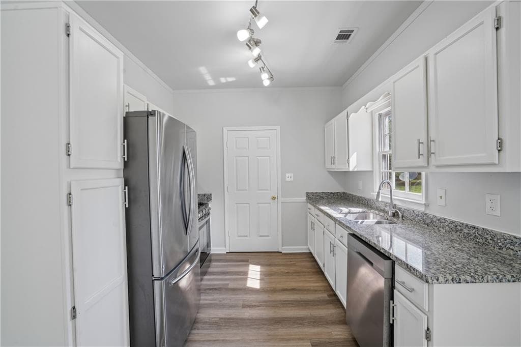 3 bedroom, 2 bathroom, 2,215 sq ft single family residence under contract at 2 Sumer Lane, Douglasville, GA 30134 — photo 2