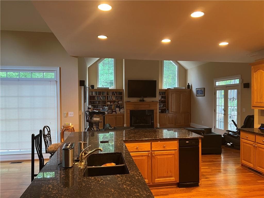 6 bedroom, 8 bathroom, 7,274 sq ft single family residence for sale at 2385 Hopewell Plantation Drive, Alpharetta, GA 30004 — photo 9