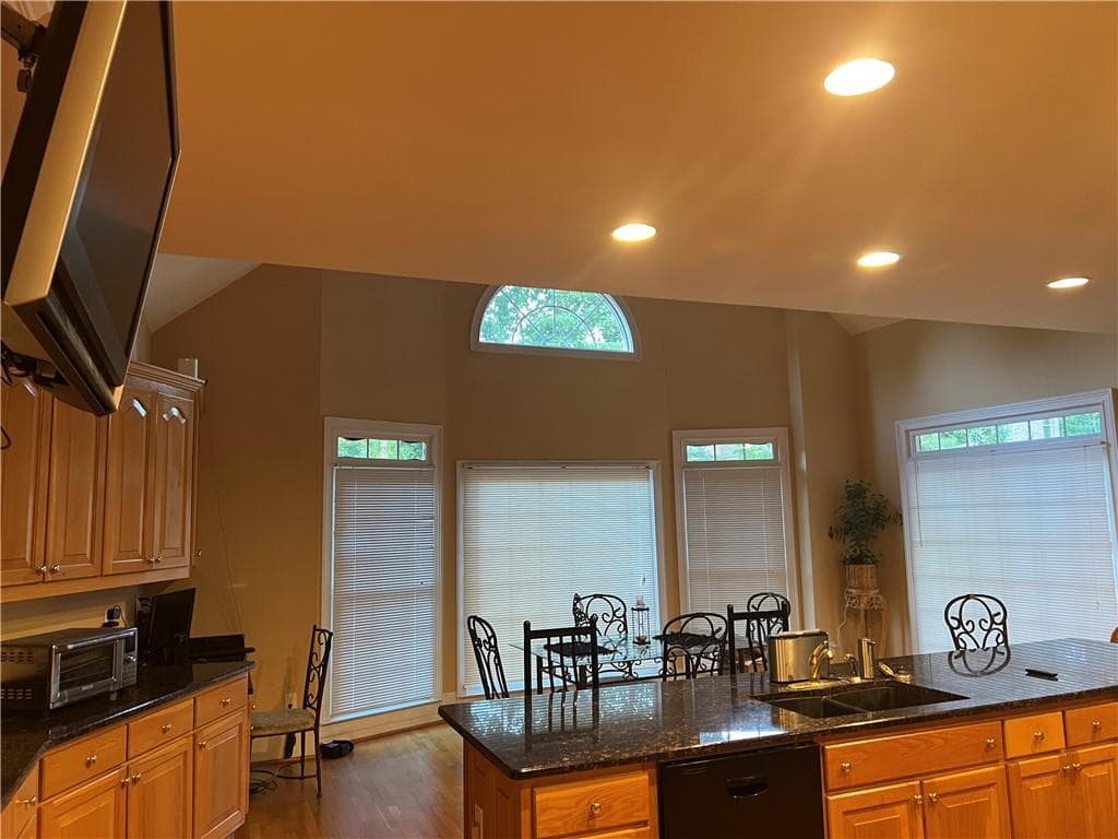 6 bedroom, 8 bathroom, 7,274 sq ft single family residence for sale at 2385 Hopewell Plantation Drive, Alpharetta, GA 30004 — photo 8