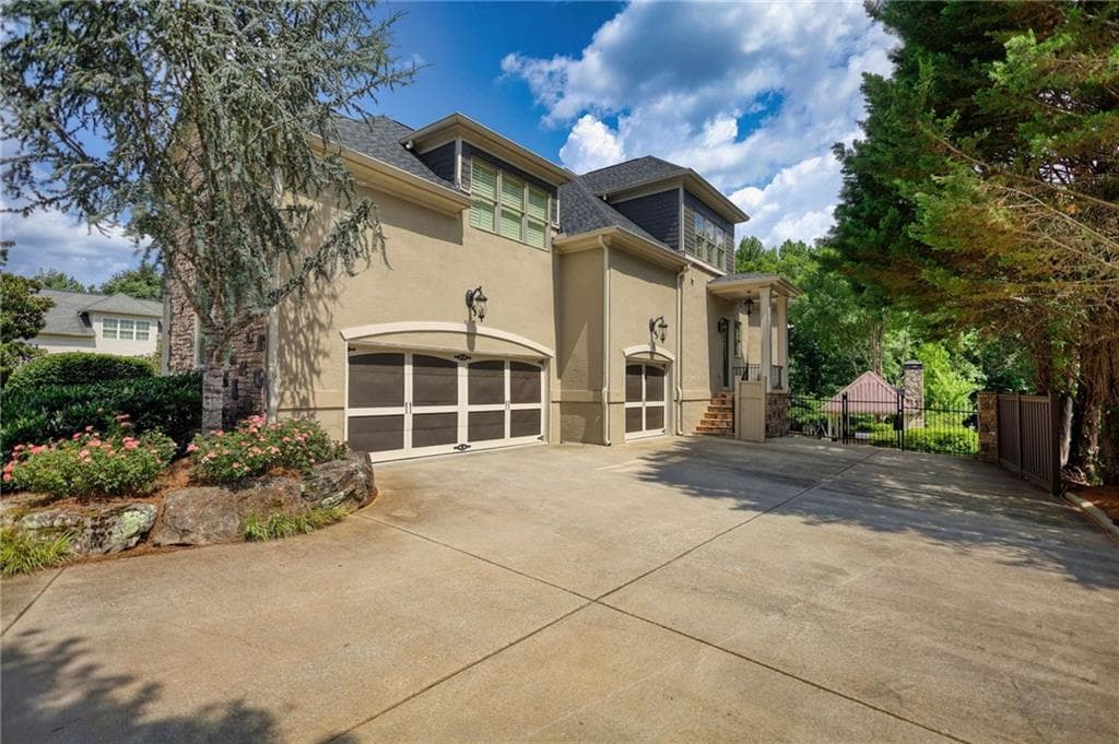 6 bedroom, 6 bathroom, 7,000 sq ft single family residence under contract at 1007 Legacy Hills Drive, Mcdonough, GA 30253 — photo 2