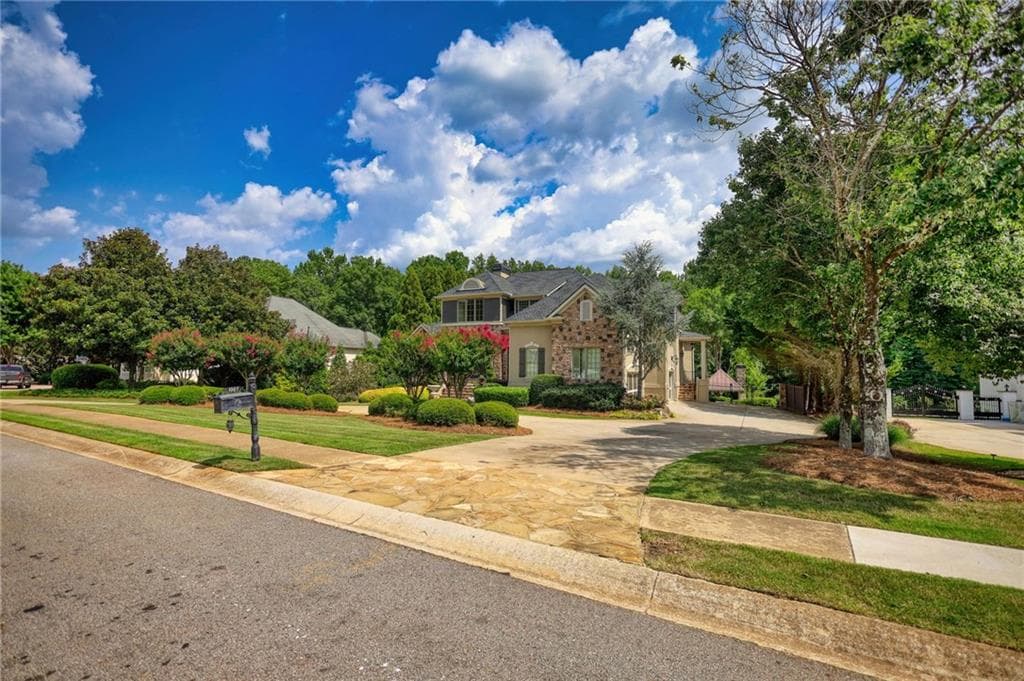 6 bedroom, 6 bathroom, 7,000 sq ft single family residence under contract at 1007 Legacy Hills Drive, Mcdonough, GA 30253 — photo 7