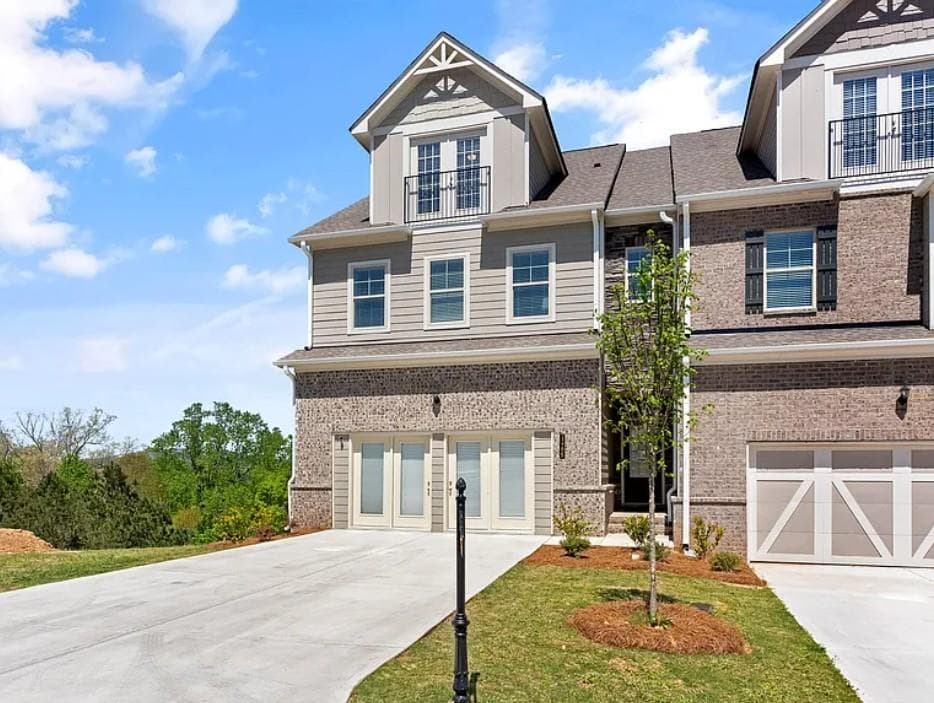 3 bedroom, 3 bathroom, 2,619 sq ft townhouse for rent at 1905 Manor Pointe Drive, Cumming, GA 30041 for $2,600 a month — photo 2