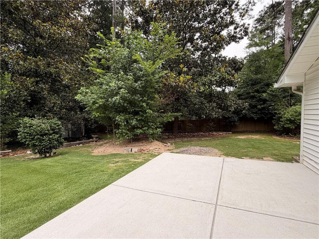 3 bedroom, 2 bathroom, 1,774 sq ft single family residence for sale at 3284 Embry Circle, Atlanta, GA 30341 — photo 3