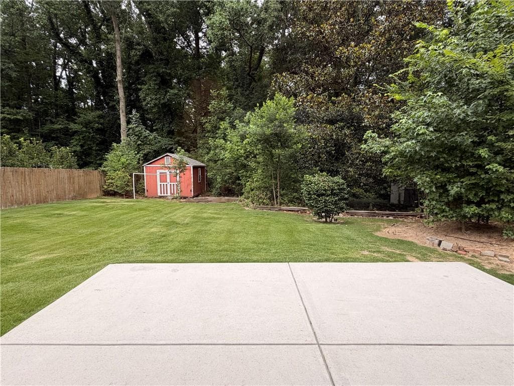 3 bedroom, 2 bathroom, 1,774 sq ft single family residence for sale at 3284 Embry Circle, Atlanta, GA 30341 — photo 4